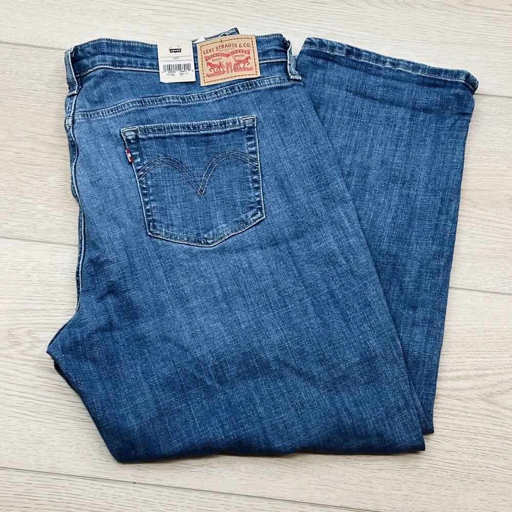 Levi’s women’s boyfriend jeans Mid wash Distressed Ankle/short Size 20W NWT